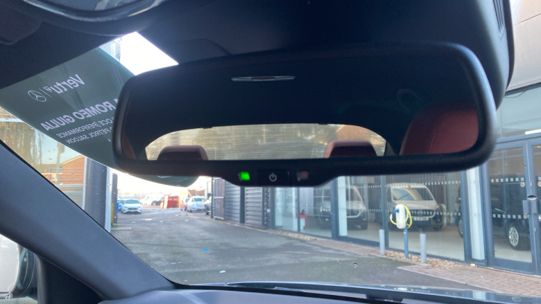 Alfa Romeo Giulia 2.0 TB 280 Veloce [Performance brake] 4dr Auto Petrol Saloon